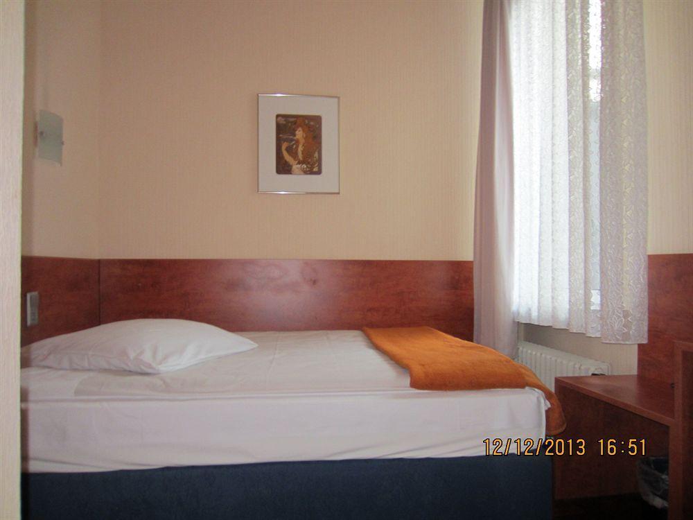 Altstadt Hotel Rheinblick Дюссельдорф Экстерьер фото