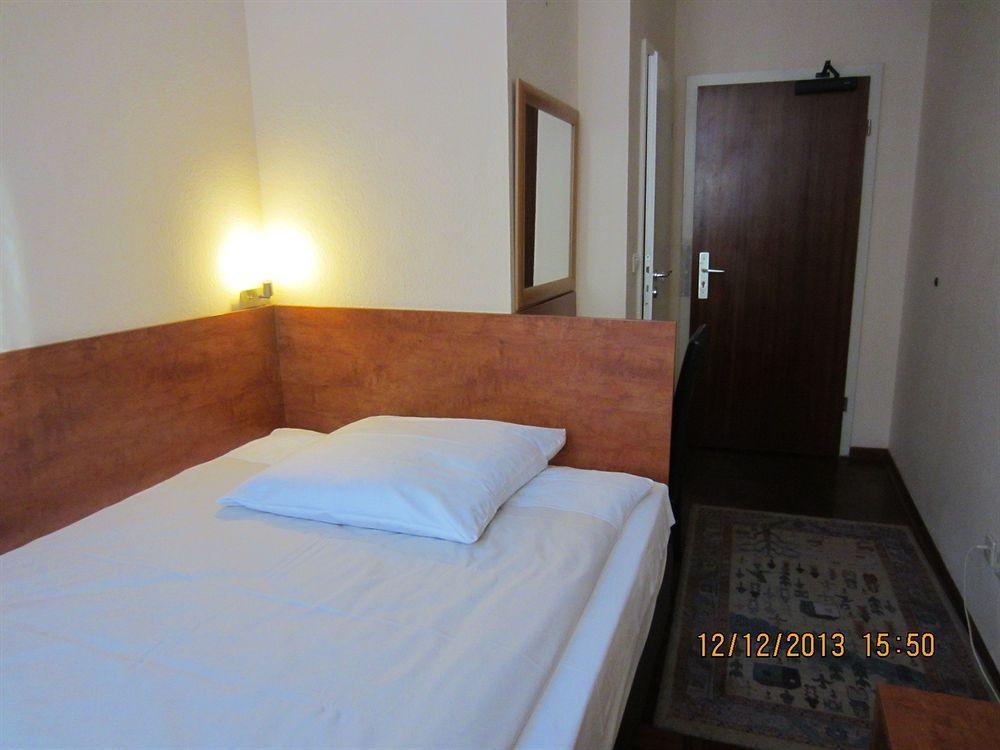 Altstadt Hotel Rheinblick Дюссельдорф Экстерьер фото