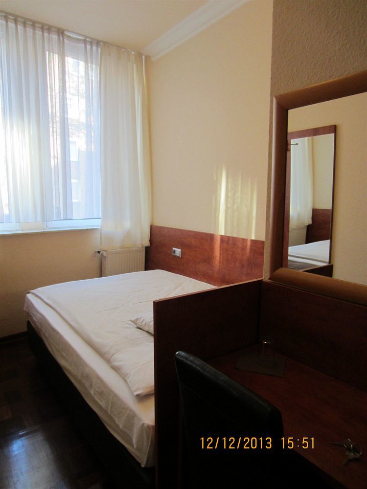 Altstadt Hotel Rheinblick Дюссельдорф Экстерьер фото