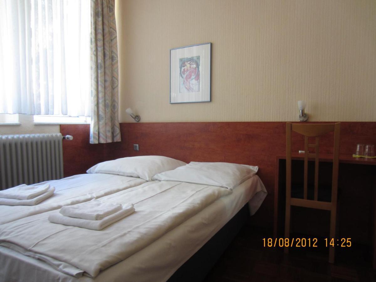 Altstadt Hotel Rheinblick Дюссельдорф Экстерьер фото